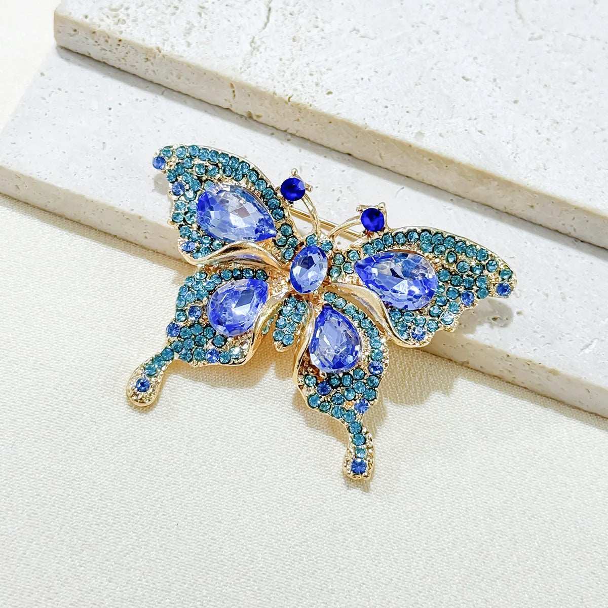 Broche Papillon Cristaux Verts Vintage Luxueuse – Pin's Insecte Élégant Strass Unisexe