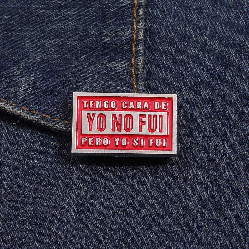 Pin's Émaillé Citation Espagnole Humoristique – Broche Badge Texte Créatif Unisexe