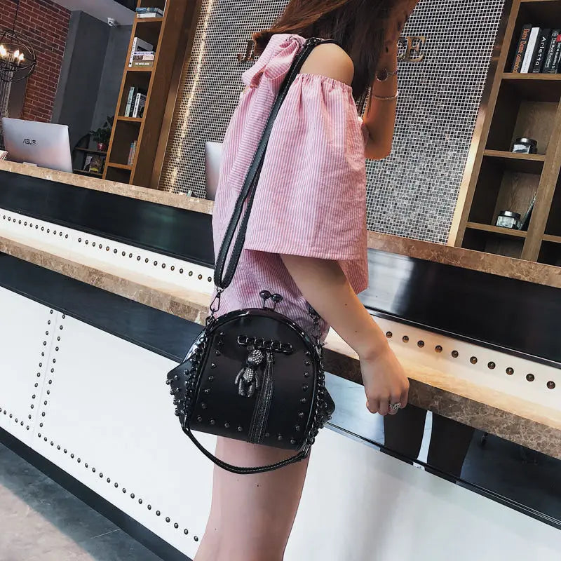 Sac à Main Coquillage Rivets Diamants - Bandoulière Chaîne Cuir PU Franges Métalliques Femme
