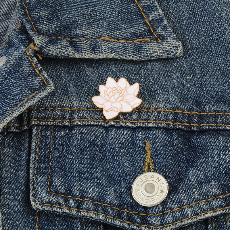 Pin's Émaillé Fleur de Lotus Blanc Bouddhiste – Broche Badge Spirituel Japonais Unisexe