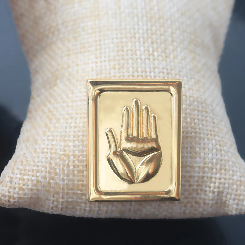 Broche Badge JoJo's Bizarre Adventure Chapeau Kujo Jotaro – Pin's Métal Anime Cosplay Unisexe