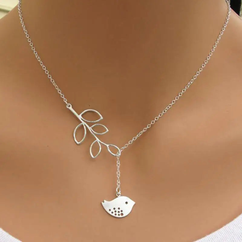 Collier Choker Oiseau Feuilles – Pendentif Statement Nature Doré