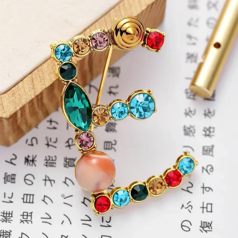 Broche Lettre Anglaise Strass Cristaux Colorés – Pin's Revers Alphabet Tendance Femme