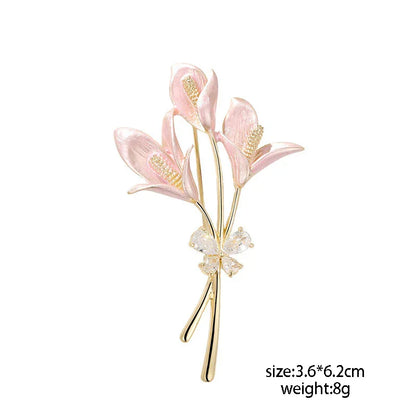 Broche Florale Romantique – Pin Élégant Rose Pivoine Iris