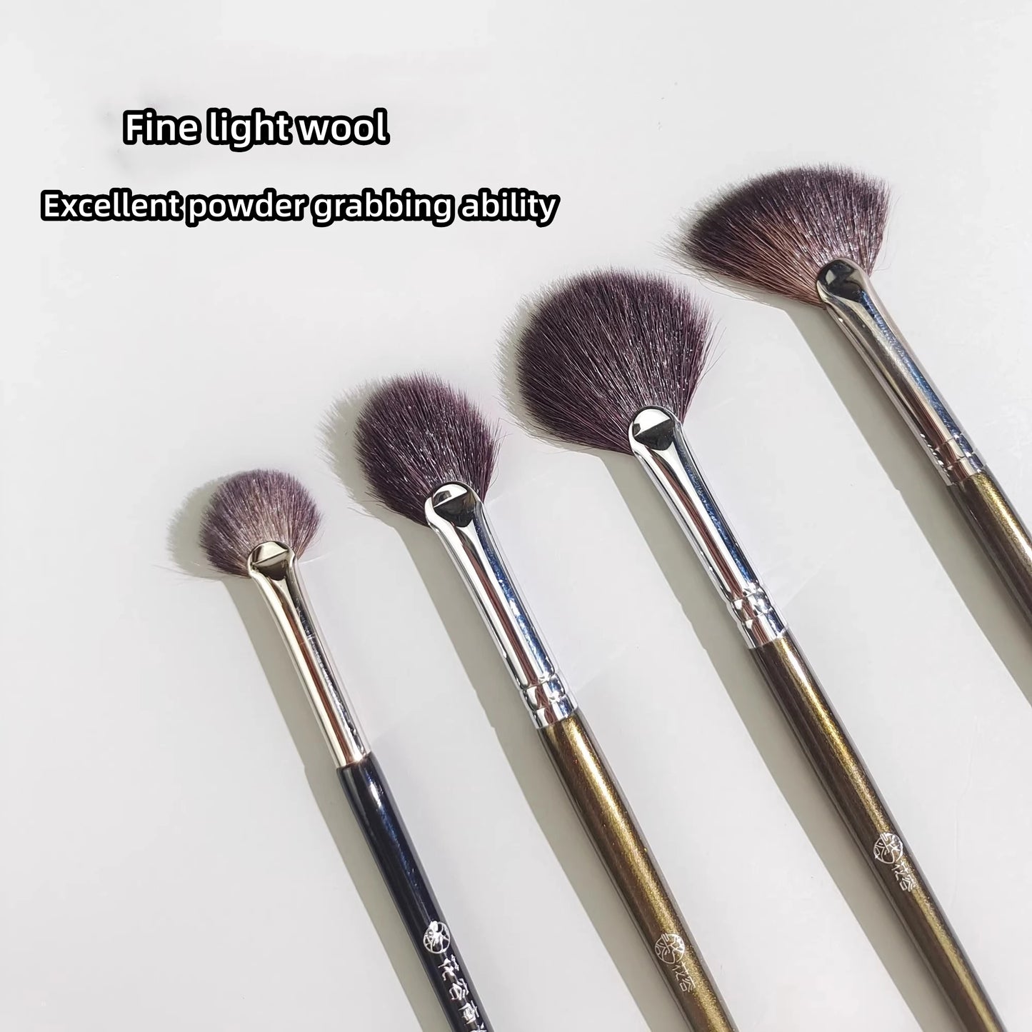 Pinceau Highlighter Éventail Arc Circulaire - Poudre Blush Détails Illuminateur Visage Professionnel Beauté