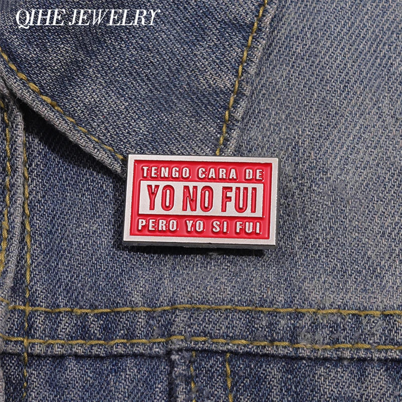 Pin's Émaillé Citation Espagnole Humoristique – Broche Badge Texte Créatif Unisexe