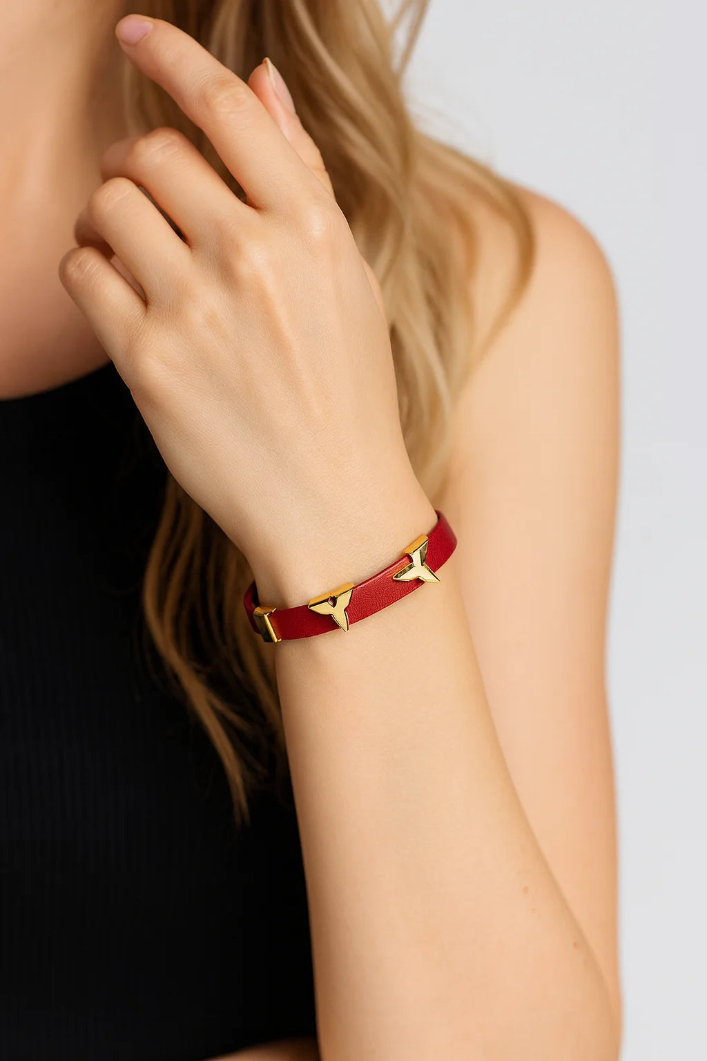 Bracelet Cuir Clous Papillon Dorés — Ajustable, Unisexe, 6 Coloris