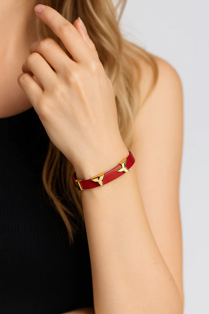 Bracelet Cuir Clous Papillon Dorés — Ajustable, Unisexe, 6 Coloris