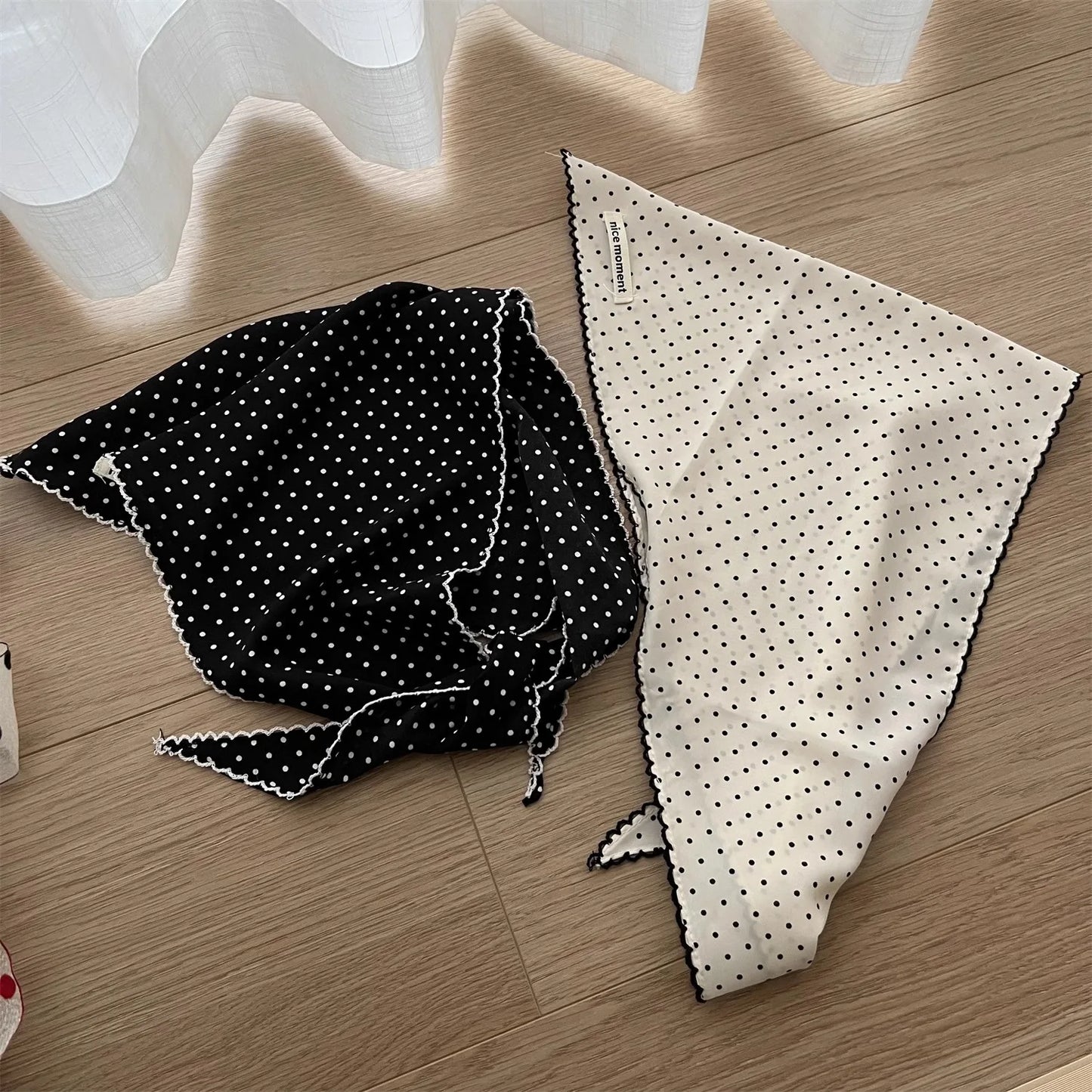 Foulard Tête Blanc Pois Coréen Femme - Triangle Soie Cheveux Style Kawaii Français