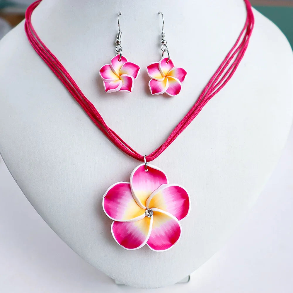 Parure Bohème Fleurs Frangipanier Tressées - Collier et Boucles Plage