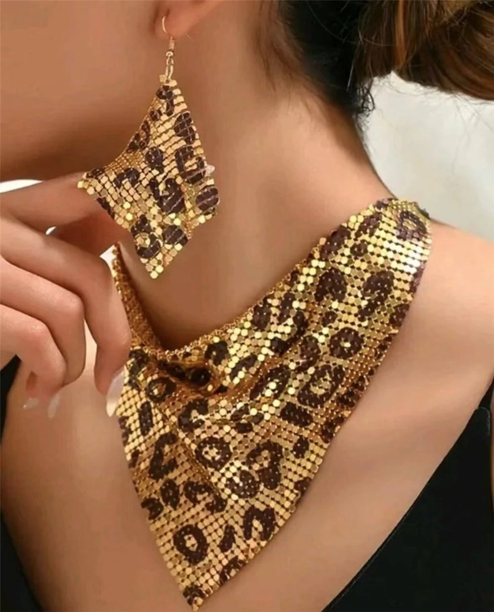 Ensemble Bijoux Imprimé Léopard – Collier Bavette Boucles Pendantes Sexy