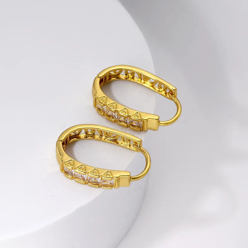 Boucles d'Oreilles Créoles Géométriques Zircon - Anneaux Minimalistes Femme - Bijoux Soirée