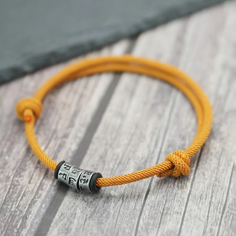 Bracelet en Corde Tressée avec Symbole Mystique - Perles Fait Main Ajustable pour Homme