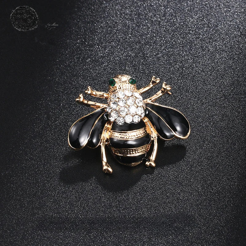 Broche Abeille Mignonne Émail Noir Cristaux Zircons – Pin's Luxe Charm Femme