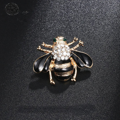 Broche Abeille Mignonne Émail Noir Cristaux Zircons – Pin's Luxe Charm Femme