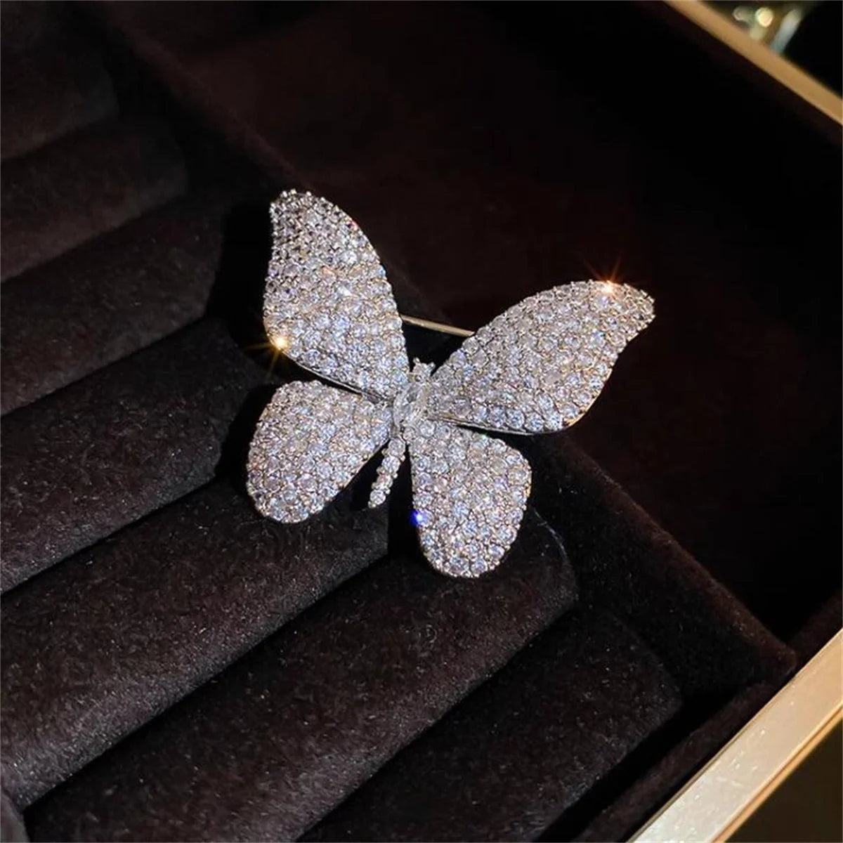 Broche Papillon Luxueuse Exquise – Pin's Fleur Poitrine Élégant Femme