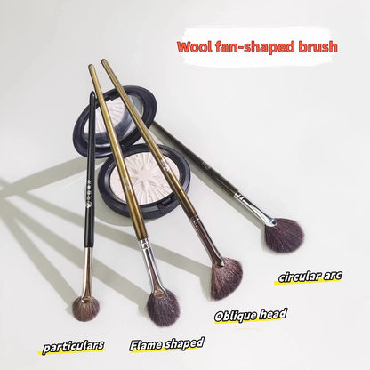 Pinceau Highlighter Éventail Arc Circulaire - Poudre Blush Détails Illuminateur Visage Professionnel Beauté