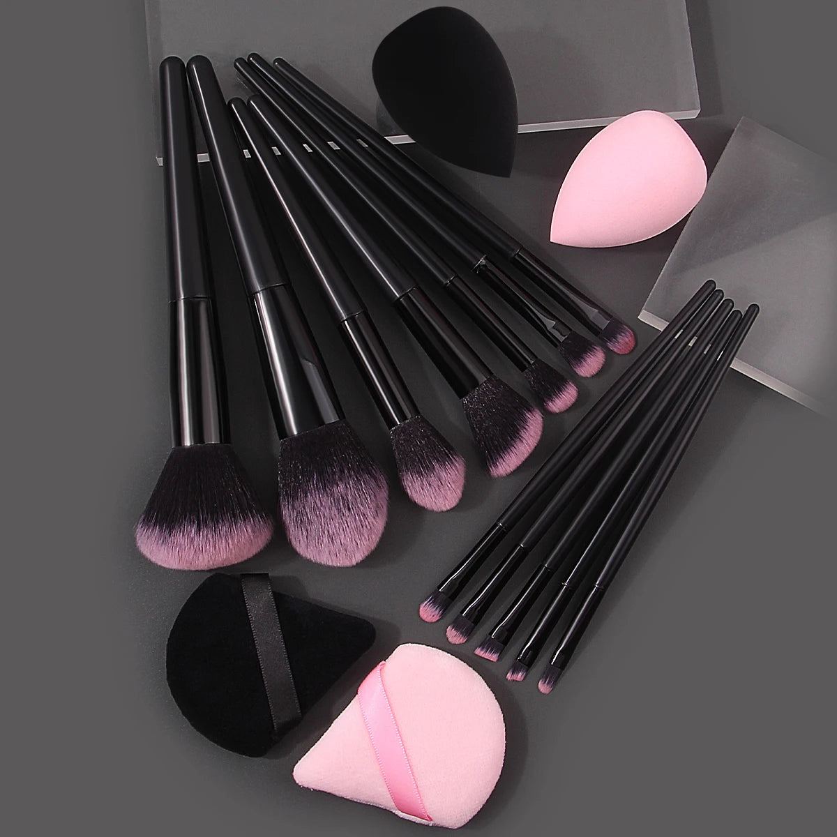 Set 12 Pinceaux Maquillage Doux + 4 Éponges Beauté Triangulaires - Kit Professionnel Portable Houppette Poudre