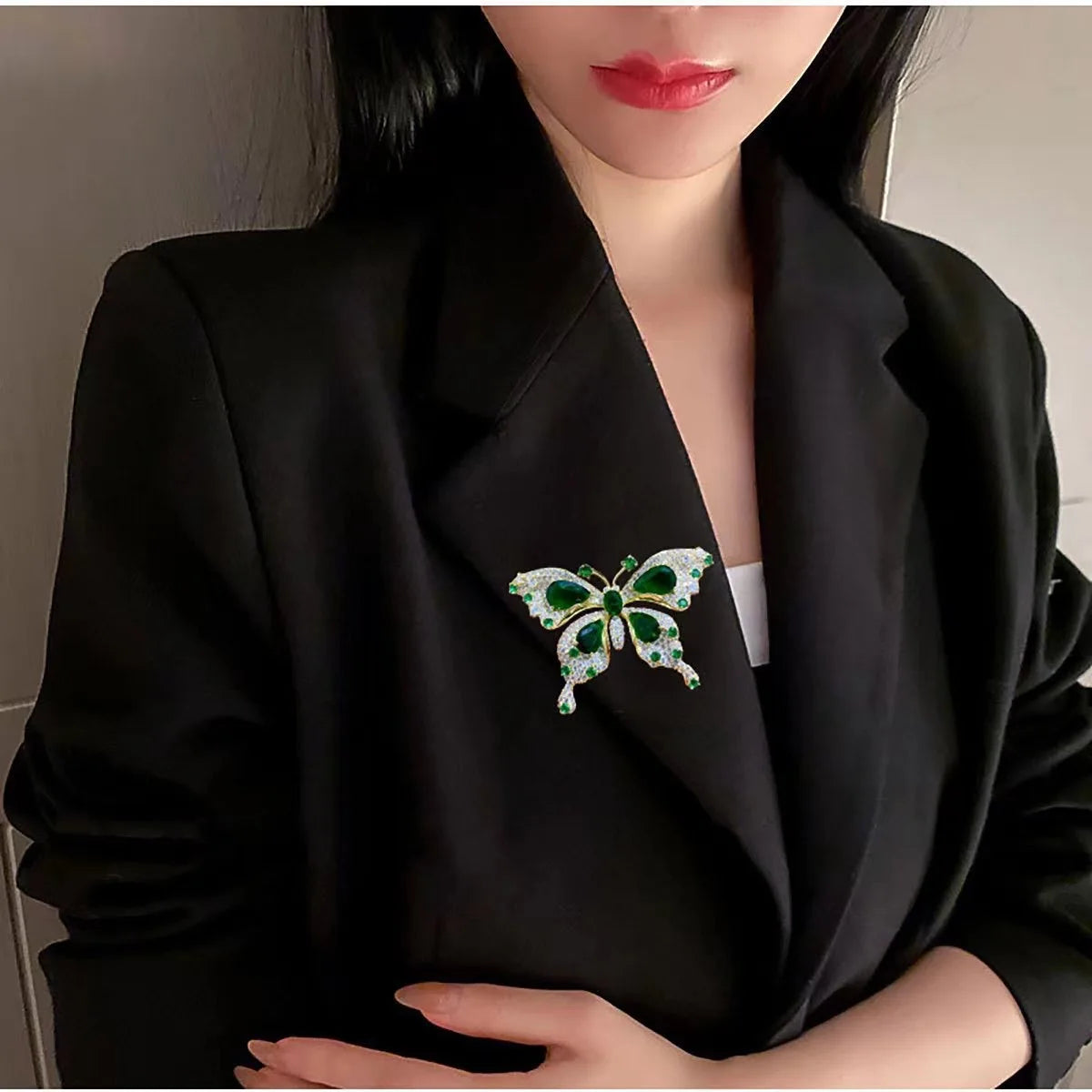 Broche Papillon Cristaux Verts Vintage Luxueuse – Pin's Insecte Élégant Strass Unisexe