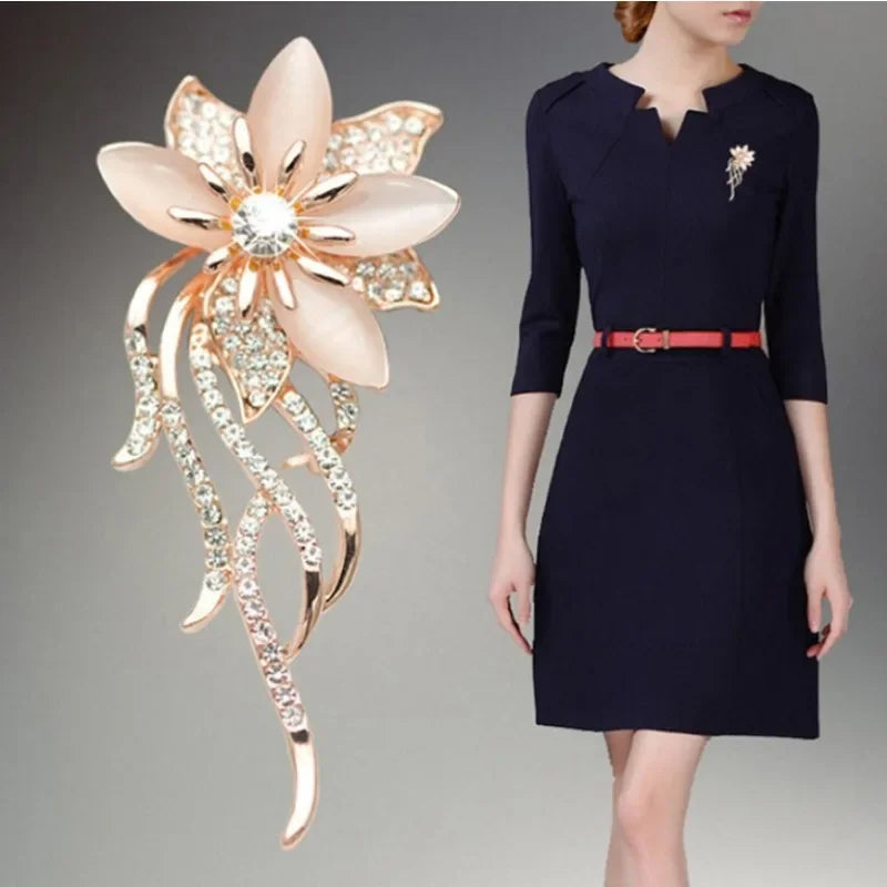 Broche Bouquet Fleurs Opale Strass Dorée – Pin's Mariée Mariage Élégant Femme