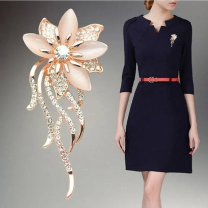 Broche Bouquet Fleurs Opale Strass Dorée – Pin's Mariée Mariage Élégant Femme