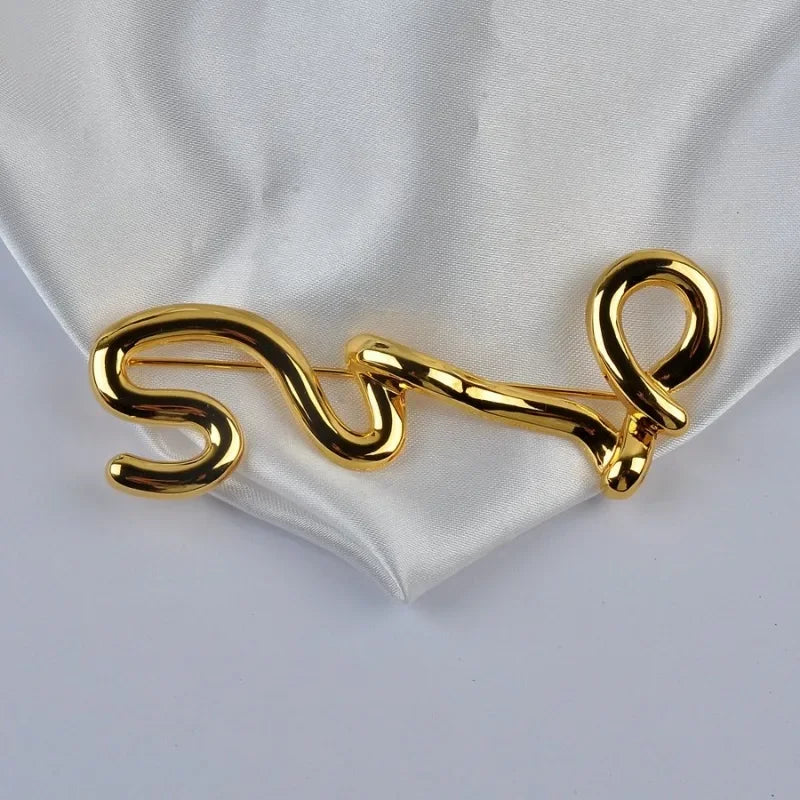 Broche Métal Dorée Irrégulière – Design Européen Moderne Tendance