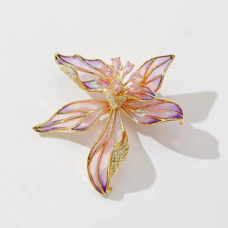 Broche Florale Romantique – Pin Élégant Rose Pivoine Iris