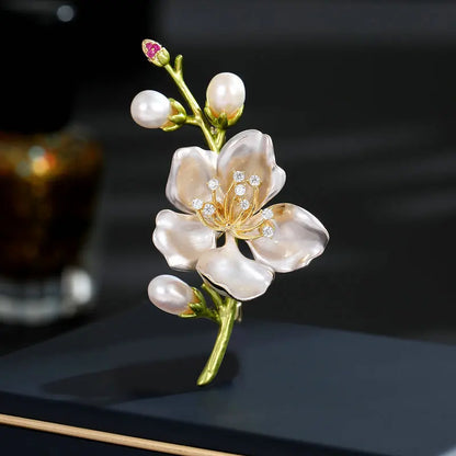 Broche Fleur Jasmin Verte Élégante Émail Perle – Pin's Doux Mode Mariage Soirées Unisexe