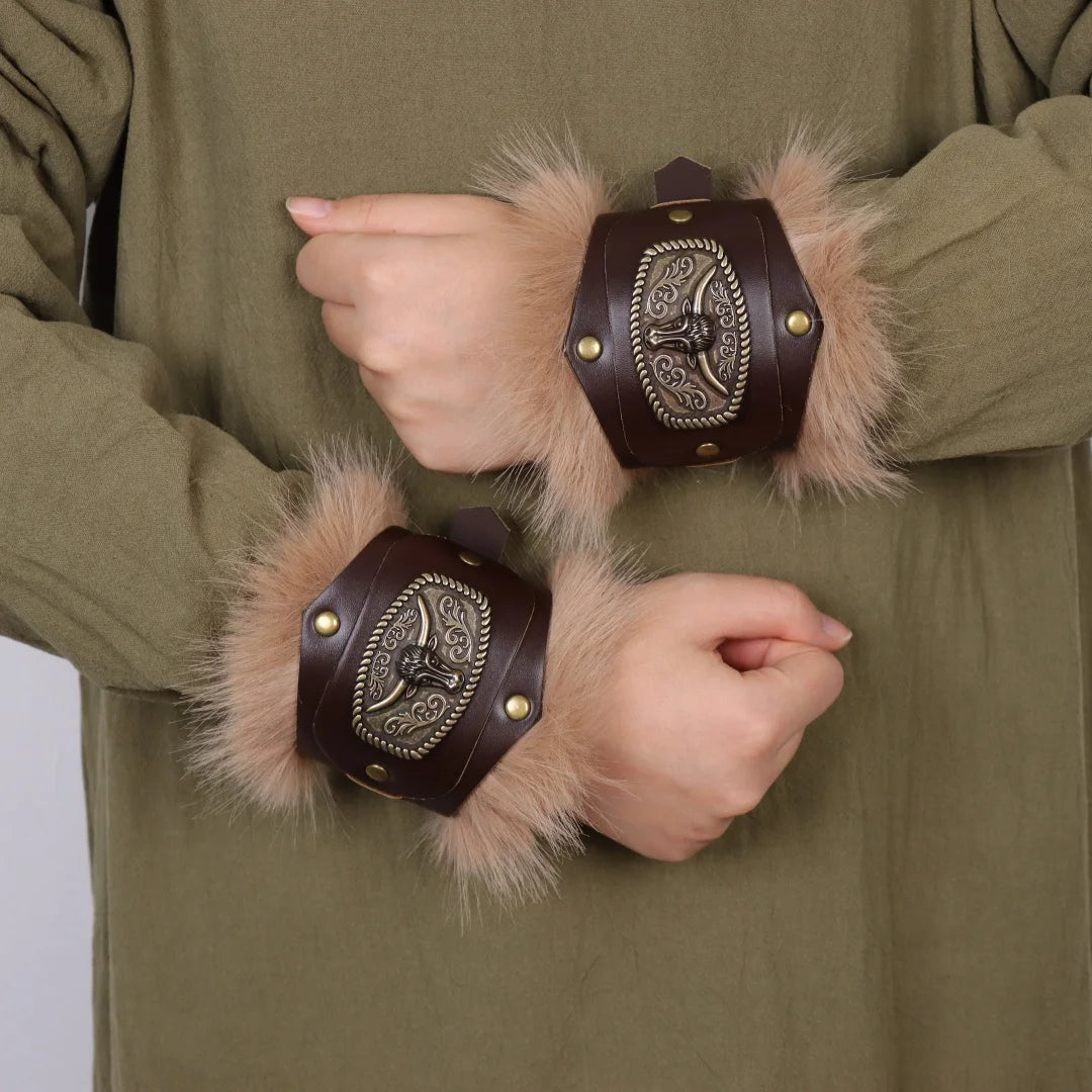 Bracelets Médiévaux en Cuir Synthétique avec Bordure en Fourrure - Cosplay & Costume
