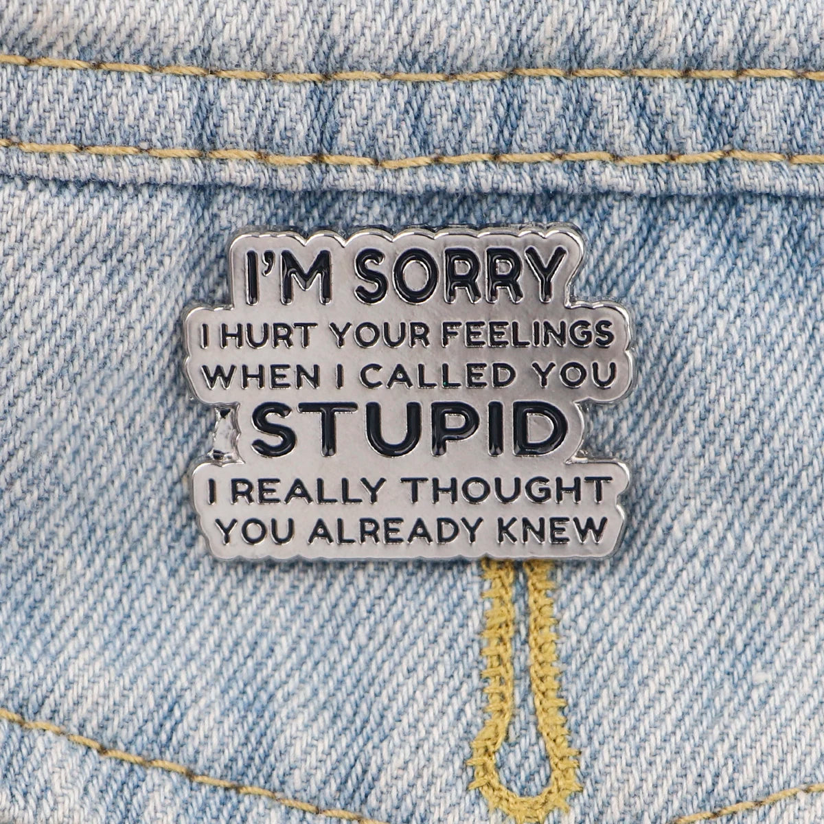 Pin's Émaillé Citations Anglaises – Broche Badge Message Unisexe