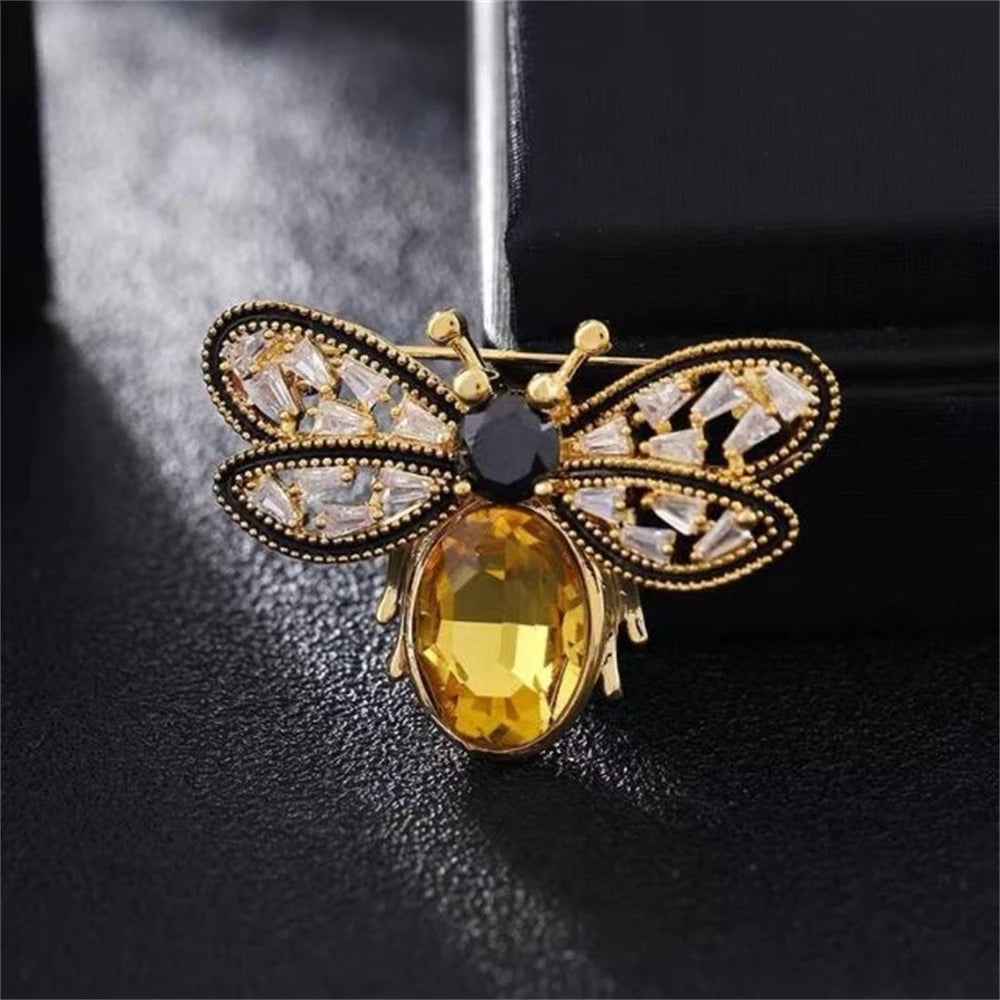 Broche Abeille Cristaux Luxe – Pin's Métal Vintage Unisexe