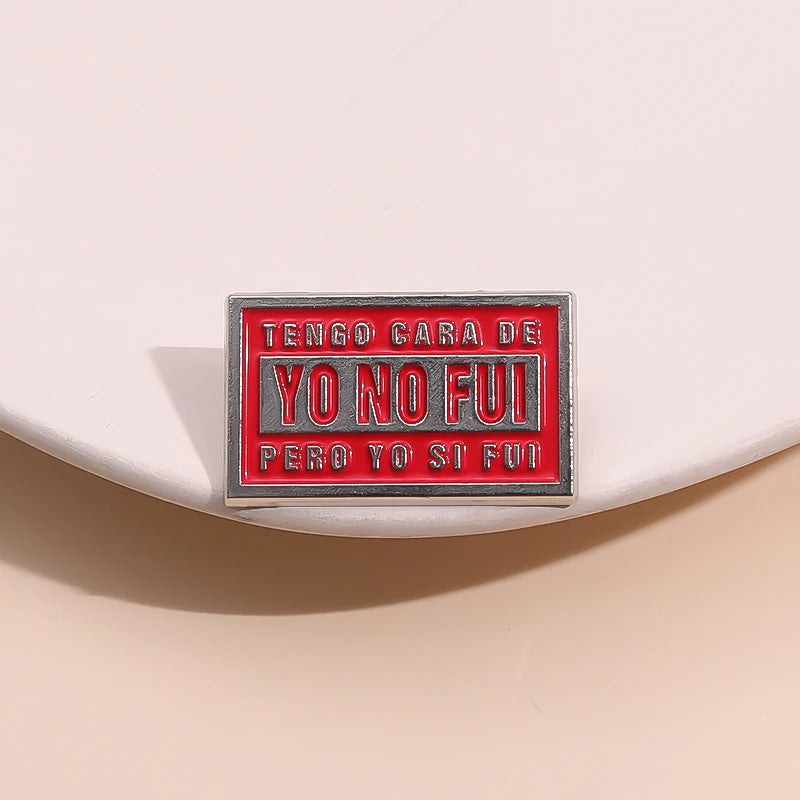 Pin's Émaillé Citation Espagnole Humoristique – Broche Badge Texte Créatif Unisexe