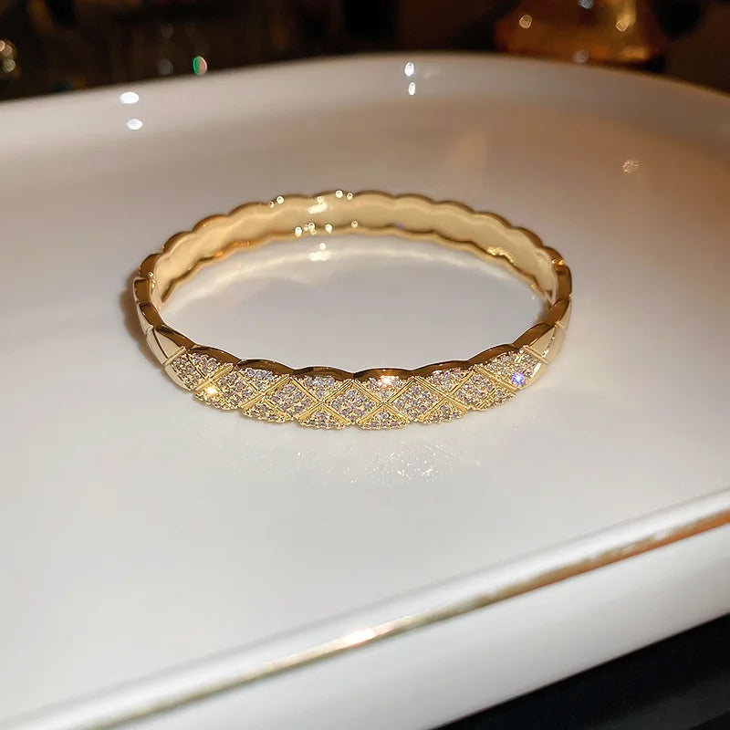 Bracelet Manchette Zircon Plein Cuivre Plaqué Or – Nœud Minimaliste Femme Mariage Soirée