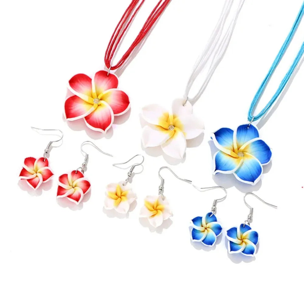 Parure Bohème Fleurs Frangipanier Tressées - Collier et Boucles Plage