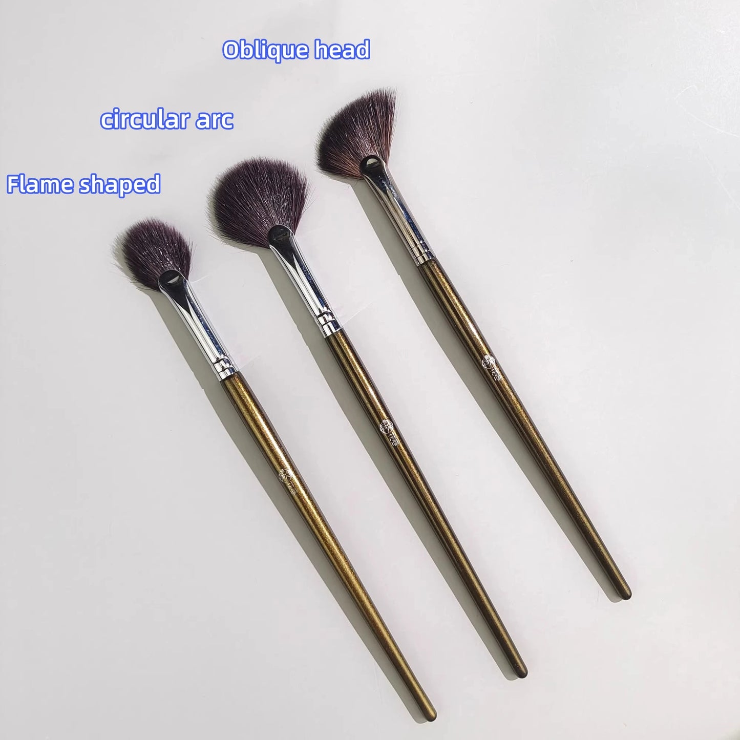 Pinceau Highlighter Éventail Arc Circulaire - Poudre Blush Détails Illuminateur Visage Professionnel Beauté