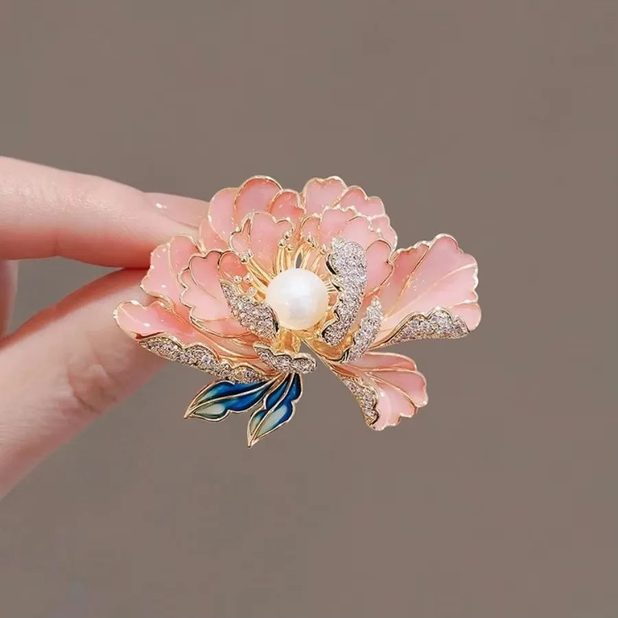 Broche Florale Romantique – Pin Élégant Rose Pivoine Iris