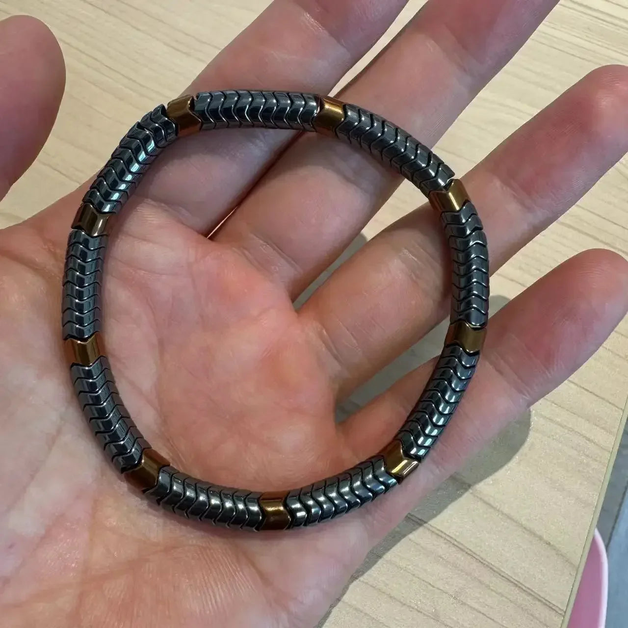Bracelet Hématite Zigzag Magnétique – Énergie & Équilibre Unisexe