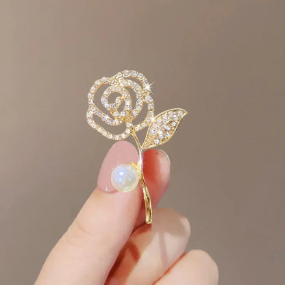 Broche Florale Romantique – Pin Élégant Rose Pivoine Iris