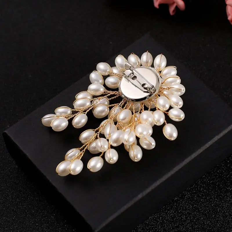 Broche Fleur Perles Luxueuse Statement – Pin's Élégant Décoration Vêtements Femme
