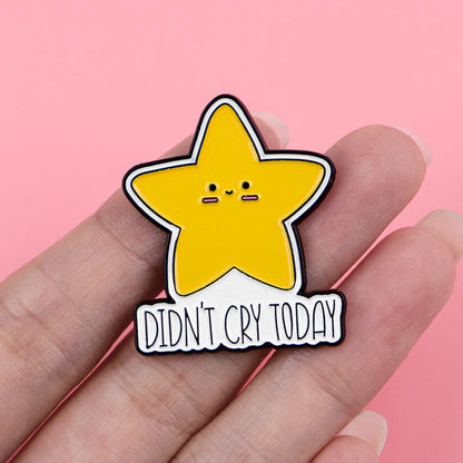 Pin's Émaillé Weird Girl Club Designs Alternatifs – Broche Badge Métal Unisexe