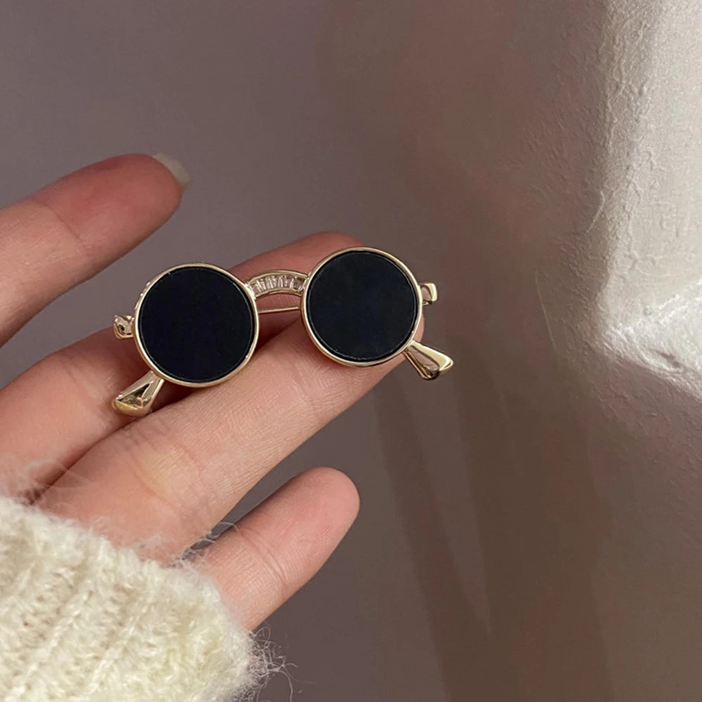 Broche Mini Lunettes Soleil Strass – Pin's Créatif Vintage Unisexe