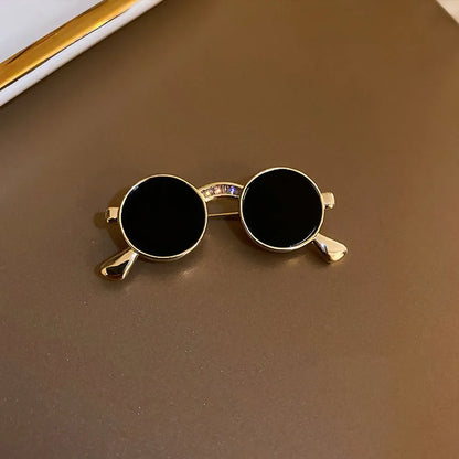 Broche Mini Lunettes Soleil Strass – Pin's Créatif Vintage Unisexe