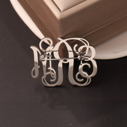 Broche Pin Nom Personnalisé Initiale Acier Inoxydable – Monogramme Vintage Femme