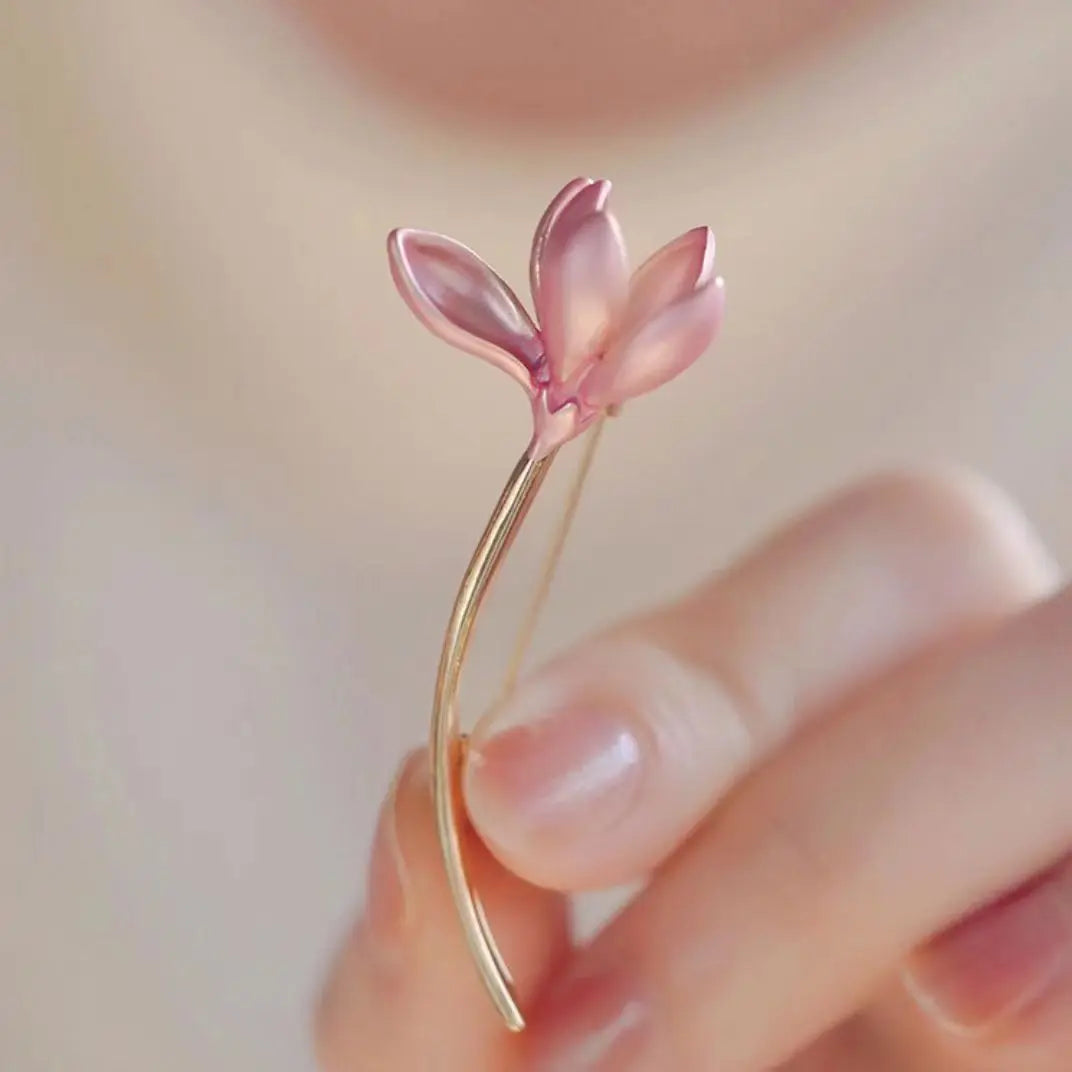 Broche Fleur Pivoine Strass Perle Luxe Résine Élégante – Pin's Mariage Soirées Couple Unisexe