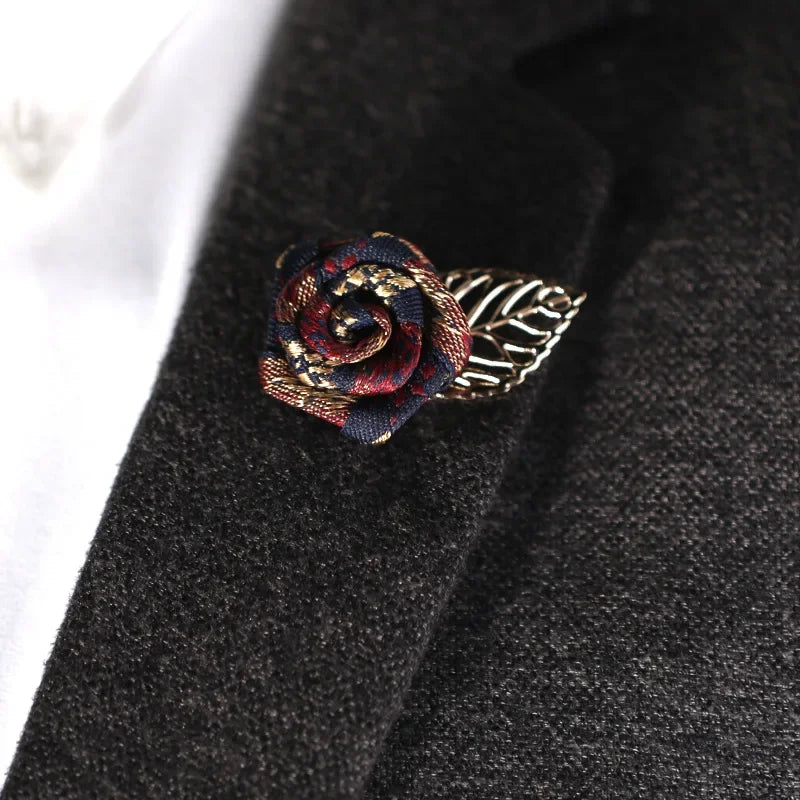 Broche Rose Tissu Vintage Chaîne Pompons – Pin's Col Costume Unisexe