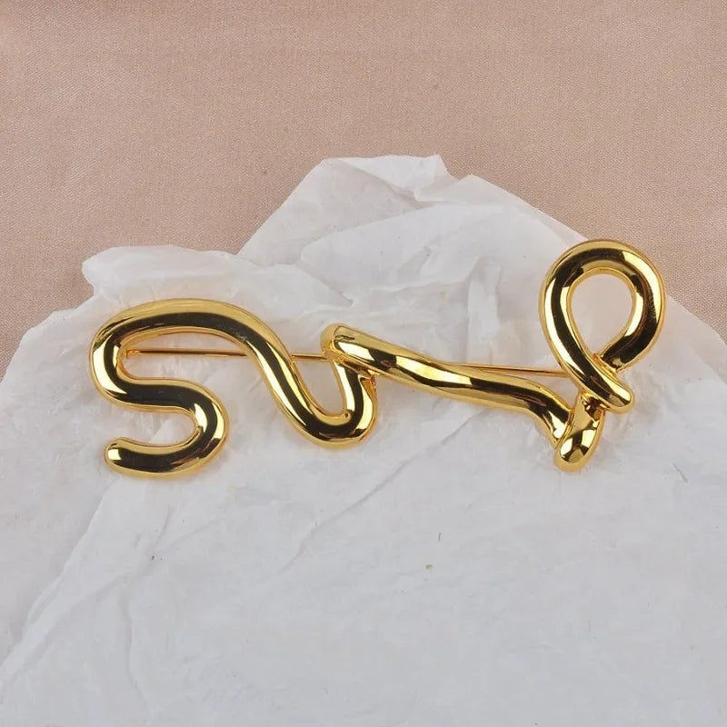 Broche Métal Dorée Irrégulière – Design Européen Moderne Tendance