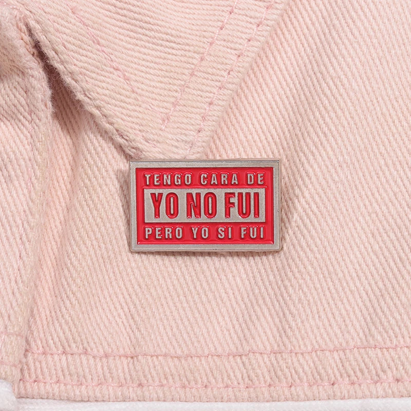 Pin's Émaillé Citation Espagnole Humoristique – Broche Badge Texte Créatif Unisexe