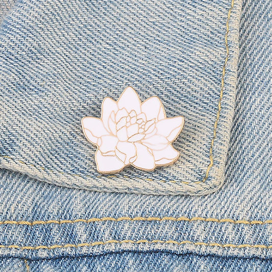 Pin's Émaillé Fleur de Lotus Blanc Bouddhiste – Broche Badge Spirituel Japonais Unisexe