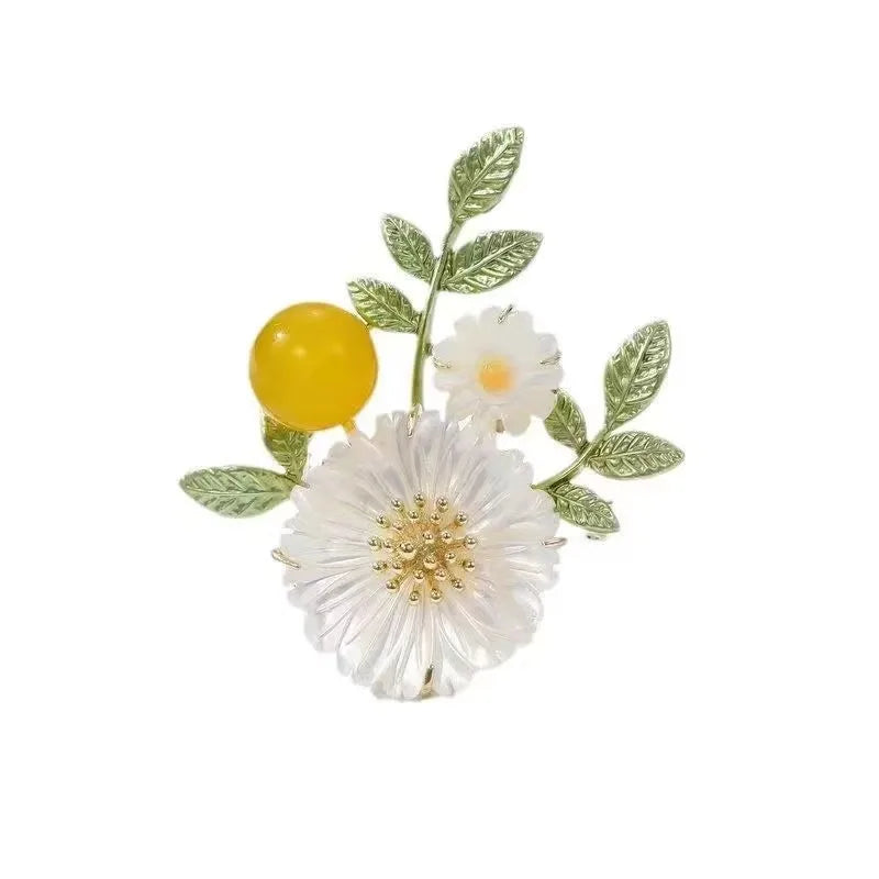 Broche Florale Romantique – Pin Élégant Rose Pivoine Iris