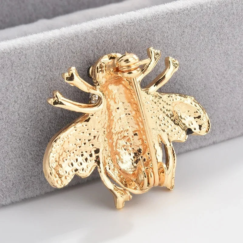 Broche Abeille Mignonne Émail Noir Cristaux Zircons – Pin's Luxe Charm Femme